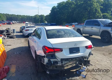 2021 Mercedes-Benz A z USA, uszkodzony, nr VIN W1K3G4EB4MJ268565